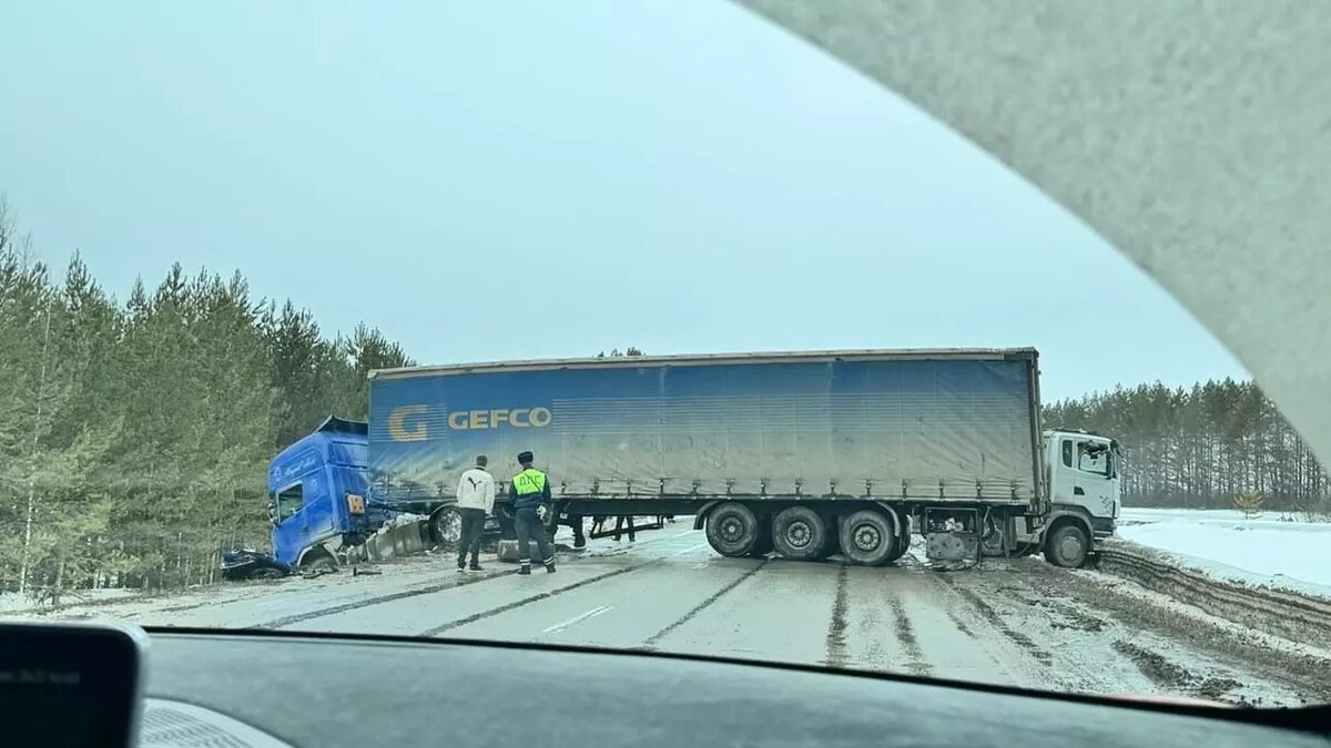     Сегодня, 24 марта, на трассе Ижевск — Сарапул произошло ДТП с большегрузом.