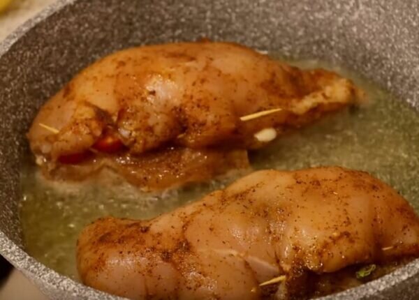 Куриная грудка запеченная в духовке. Бульон из куриной грудки. Сочное куриное филе в духовке. Сочная грудка в духовке. Как сварить куриные грудки мягкими.