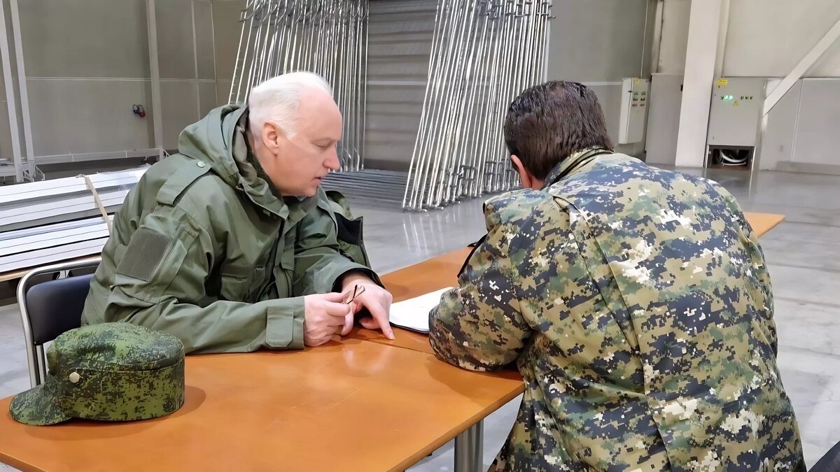     Глава ведомства ознакомился с докладами расследования и действиями следственной группы на месте.