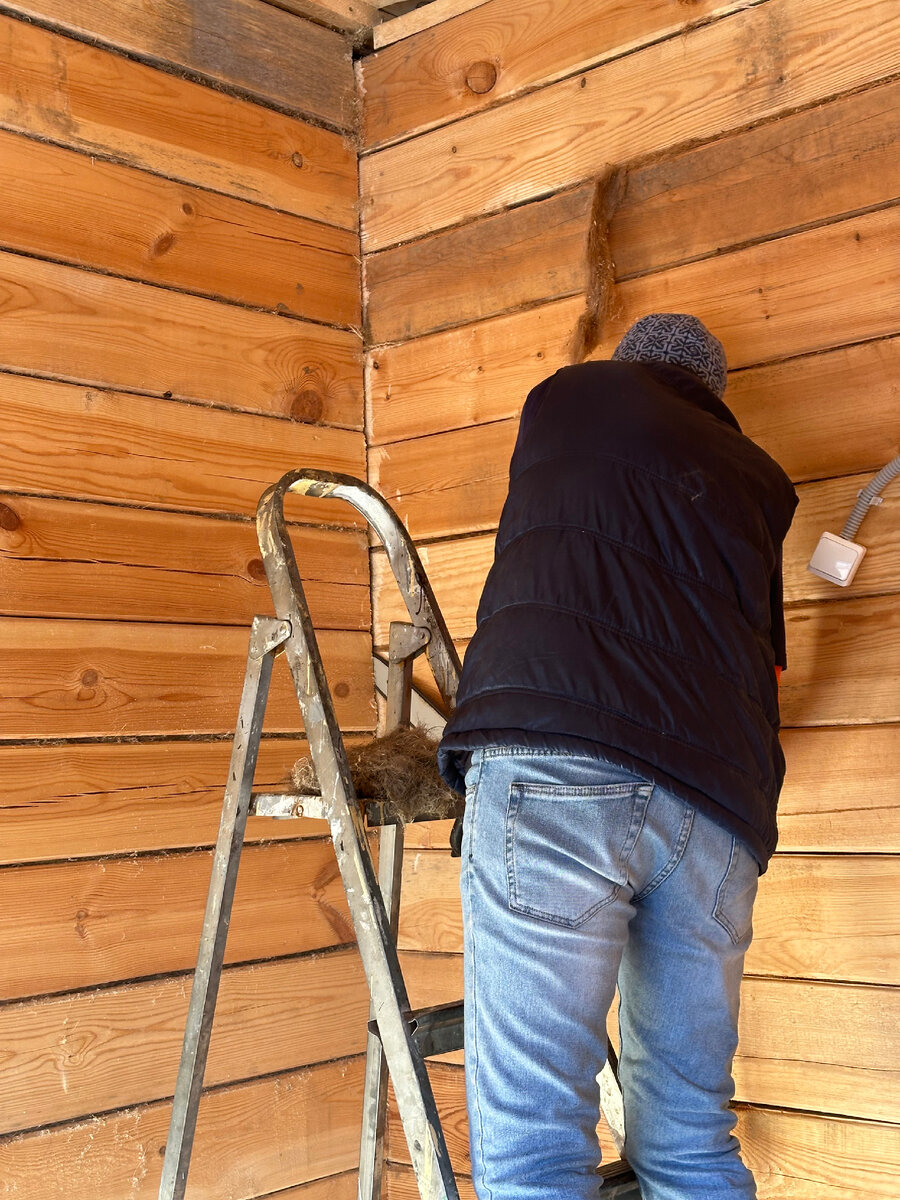 Пропилили все внутренние углы, чтобы перегородки не мешали дому садиться
