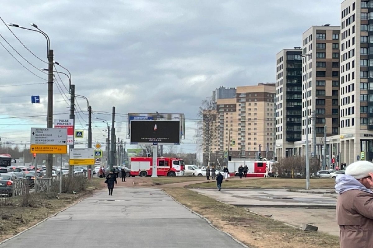    Посетителей «Лондон-молла» в Северной столице срочно эвакуировали