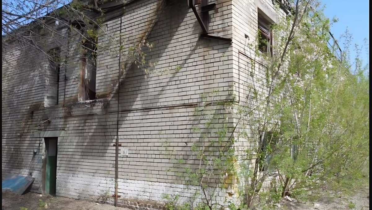     Комплекс производственных зданий, принадлежавших некогда заводу «Оргстекло», продают в Дзержинске. Об этом сообщается на популярном сайте объявлений.