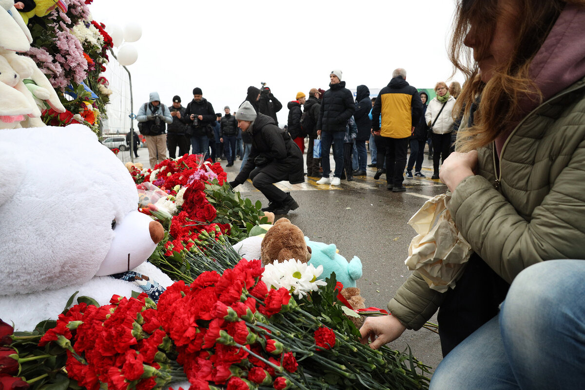 Песня по погибшим в крокусе с фото ПАМЯТИ ПОГИБШИХ. Крокус Сити Холл 23.03.24 Фотокафедра ИПЛФ Дзен