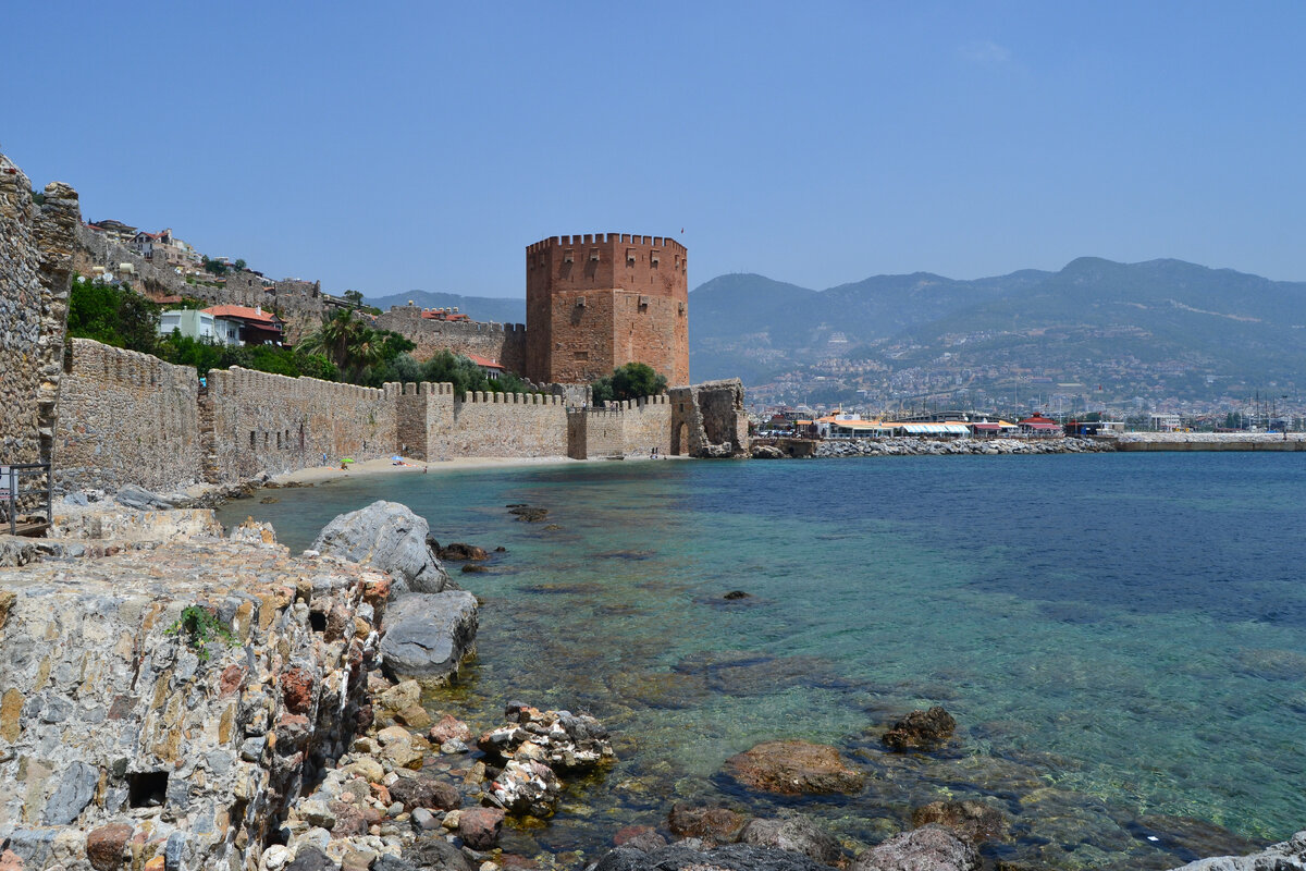 Красная башня в крепости Аланьи, Турция