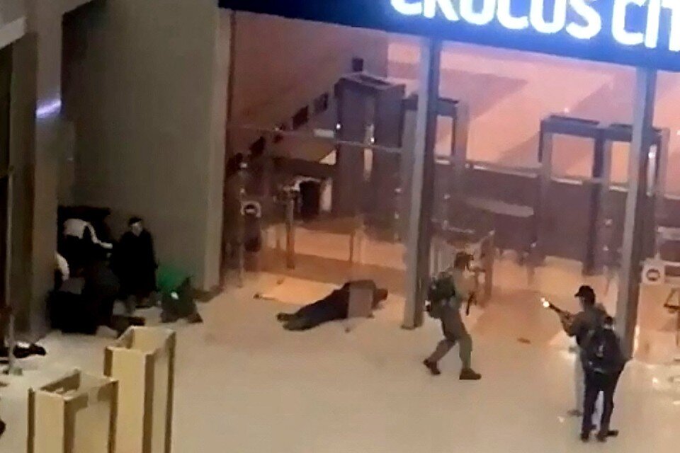    В Сети обсуждают предполагаемое фото террористов, устроивших бойню в «Крокус Сити Холле» REUTERS