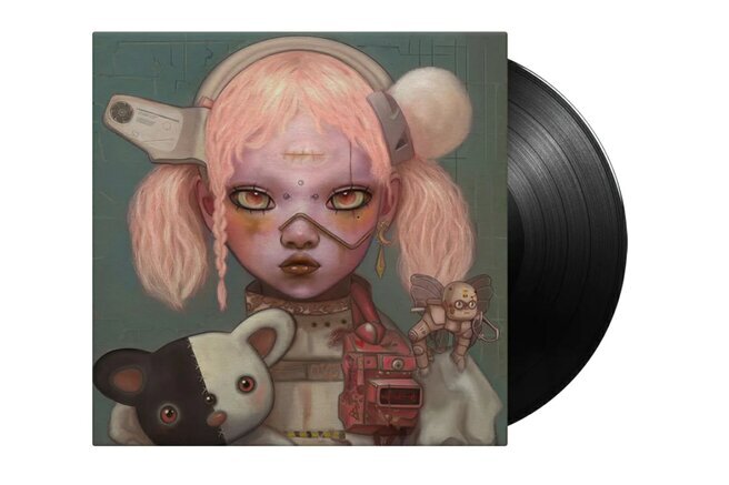 Еще одни британцы и те еще любители экспериментального саунда — группа Bring Me The Horizon. За время своего существования успела записать шесть студийных альбомов. Этим парням удалось в своей музыке скрестить металкор, поп-рок и пост-хардкор, добавляя на некоторых альбомах незаконно много для перечисленных жанров электронного звучания. Сумасшедшая энергетика их творчества нашла отголоски в сердцах многомиллионной публики.