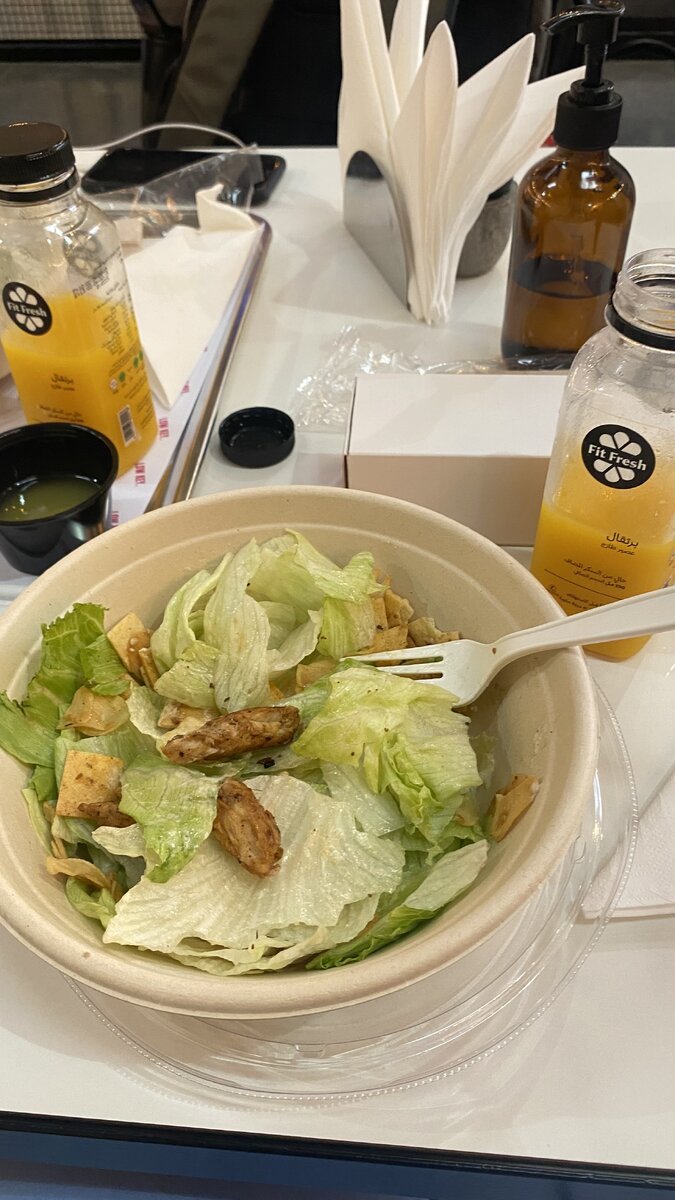 2 such salads + 2 juices = 4000 rubles