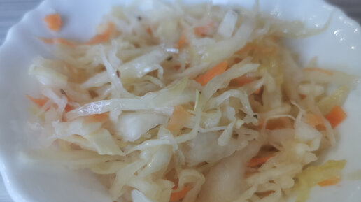 капуста квашеная с морковью. соление капусты. рецепт вкусной квашеной капусты. квашеная капуста хрустящая. квашеная капуста сколько моркови.