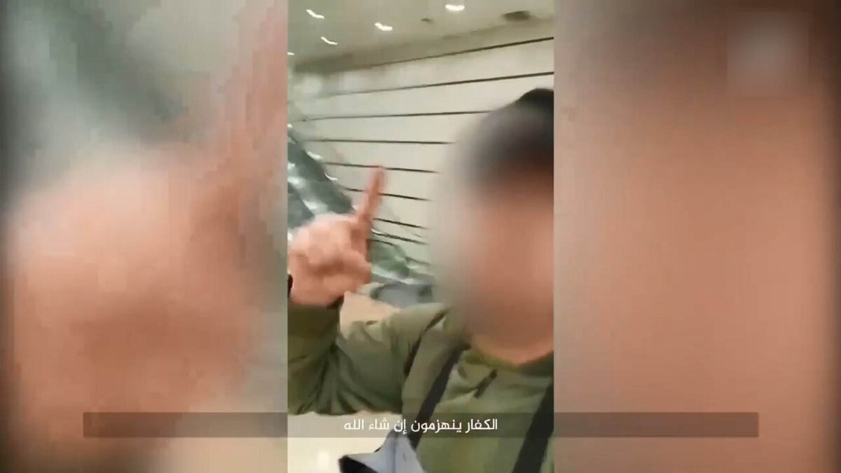 Поджег дверь на лубянке. Захват зданий терроризм. Видео от лица террористов сити холл. Видео от лица террористов сити холл. Видео от лица террористов сити холл.