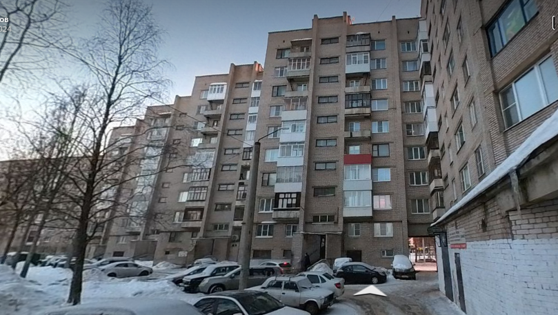 Это дом № 13 со двора, балкон Третьякова на последнем этаже. Какой балкон его - смотрите последний скрин.