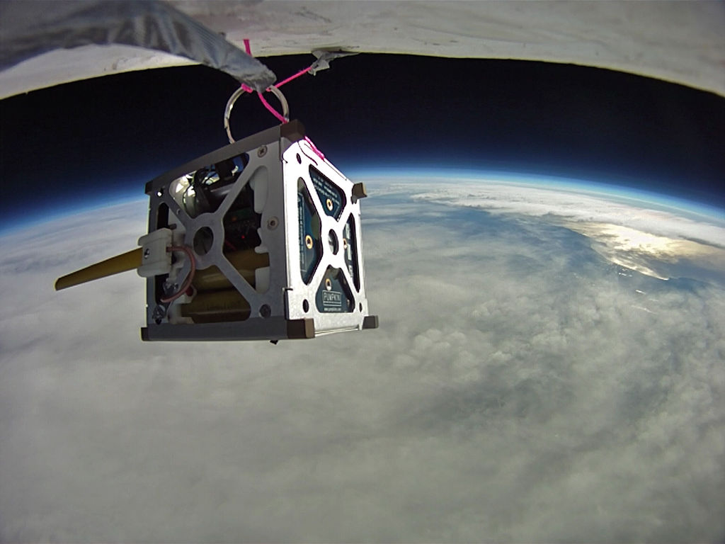 PhoneSat - разработанный NASA спутник, использующий коммерческие смартфоны в качестве основного бортового компьютера.