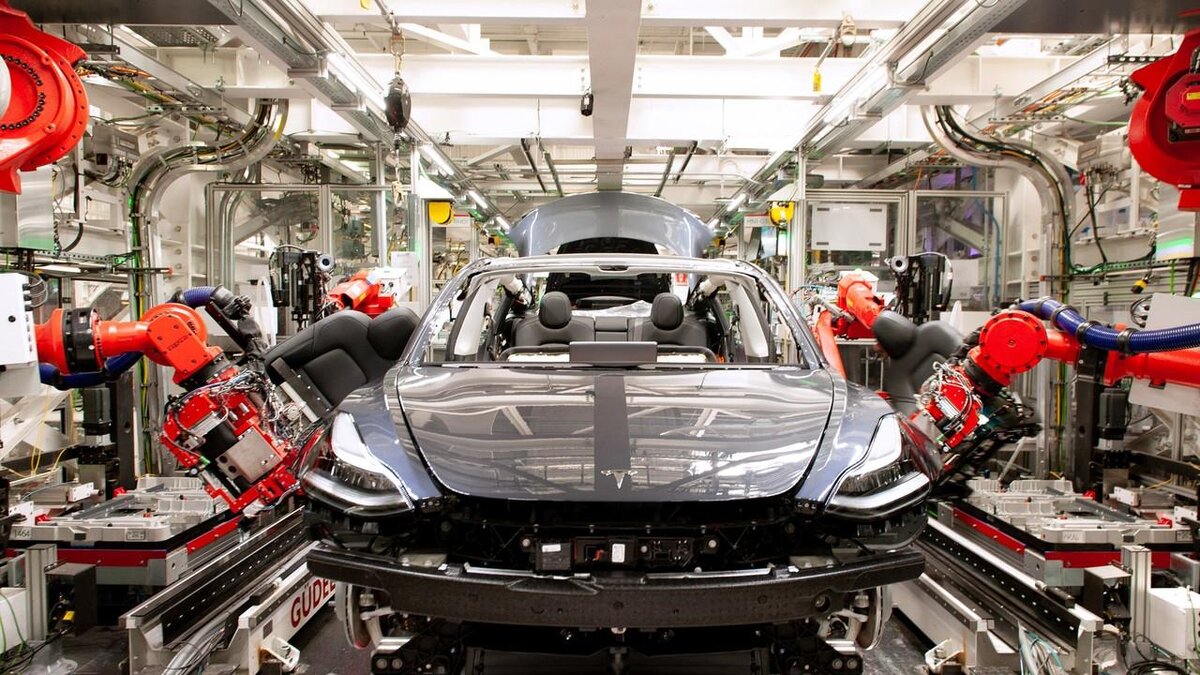 Tesla сокращает производство электромобилей в Китае. 