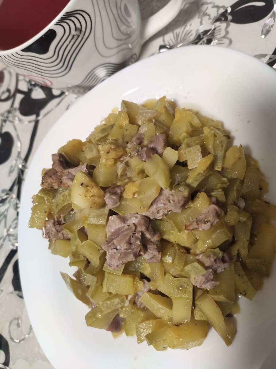Тушеный кабачок с индейкой