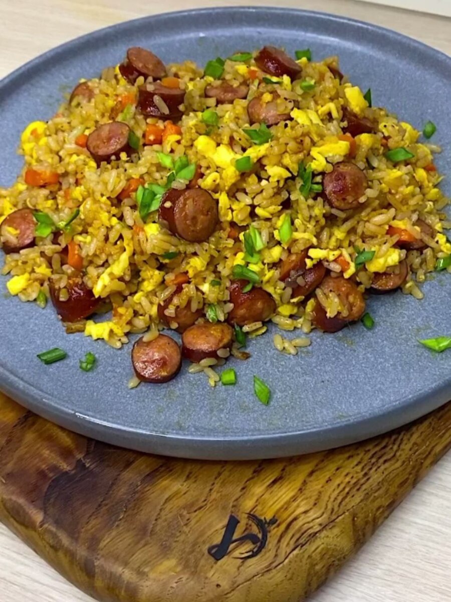 Рис с охотничьими колбасками