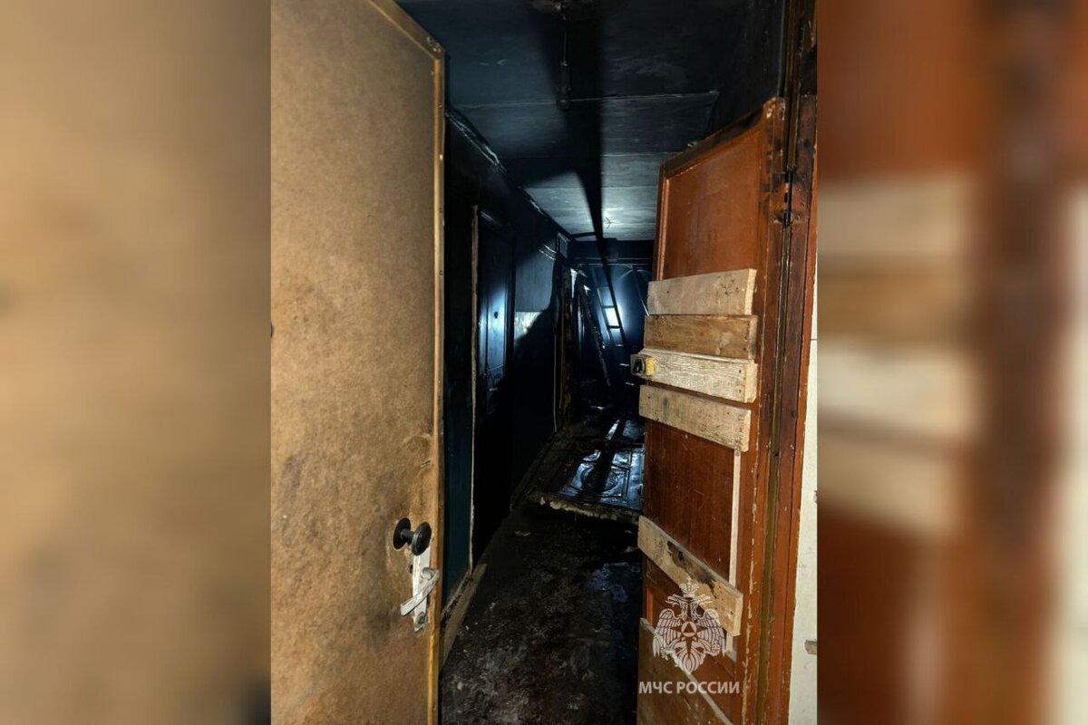    На пожаре в Орске огнеборцы спасли маму с ребенком. Одна женщина погибла Андрей Севостьянов