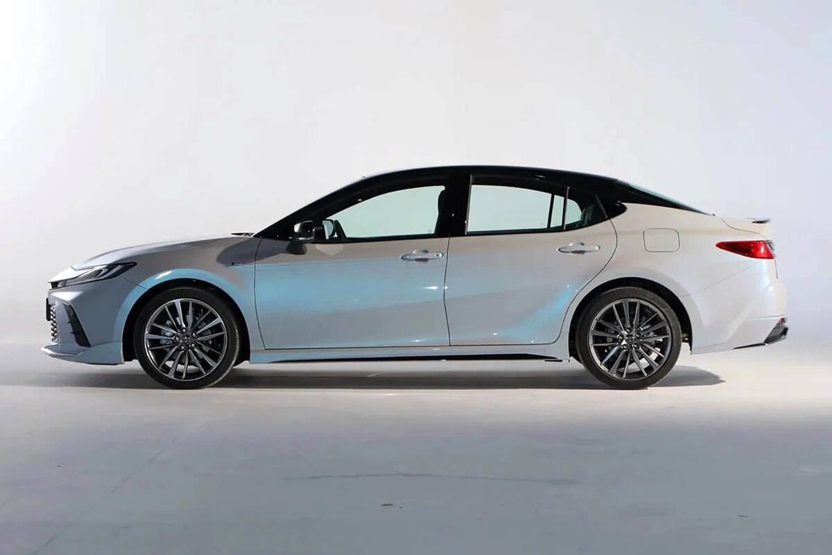 Боковая часть Toyota Camry XV80. Фото с сайта - auto.ru