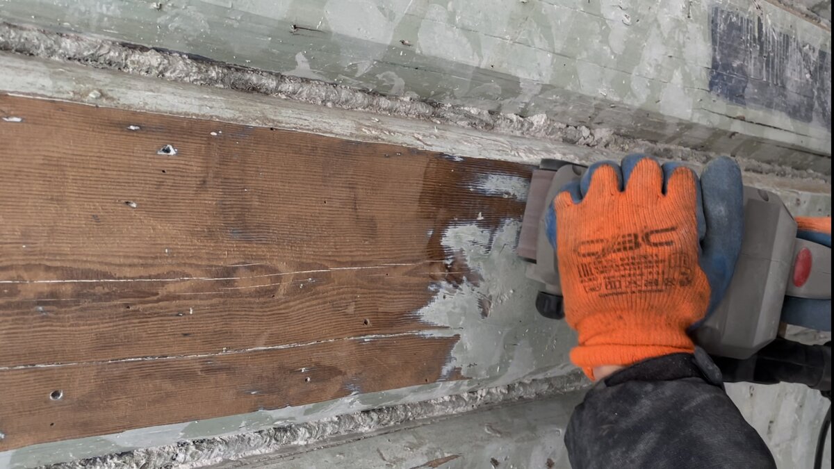 Краска вполне снимается ленточной шлиф машинкой.