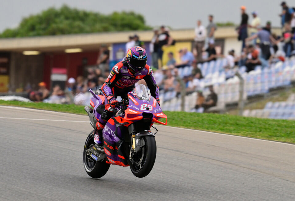    Хорхе Мартин выиграл Гран При Португалии MotoGP, Акошта на подиумеGold & Goose / Red Bull Content Pool
