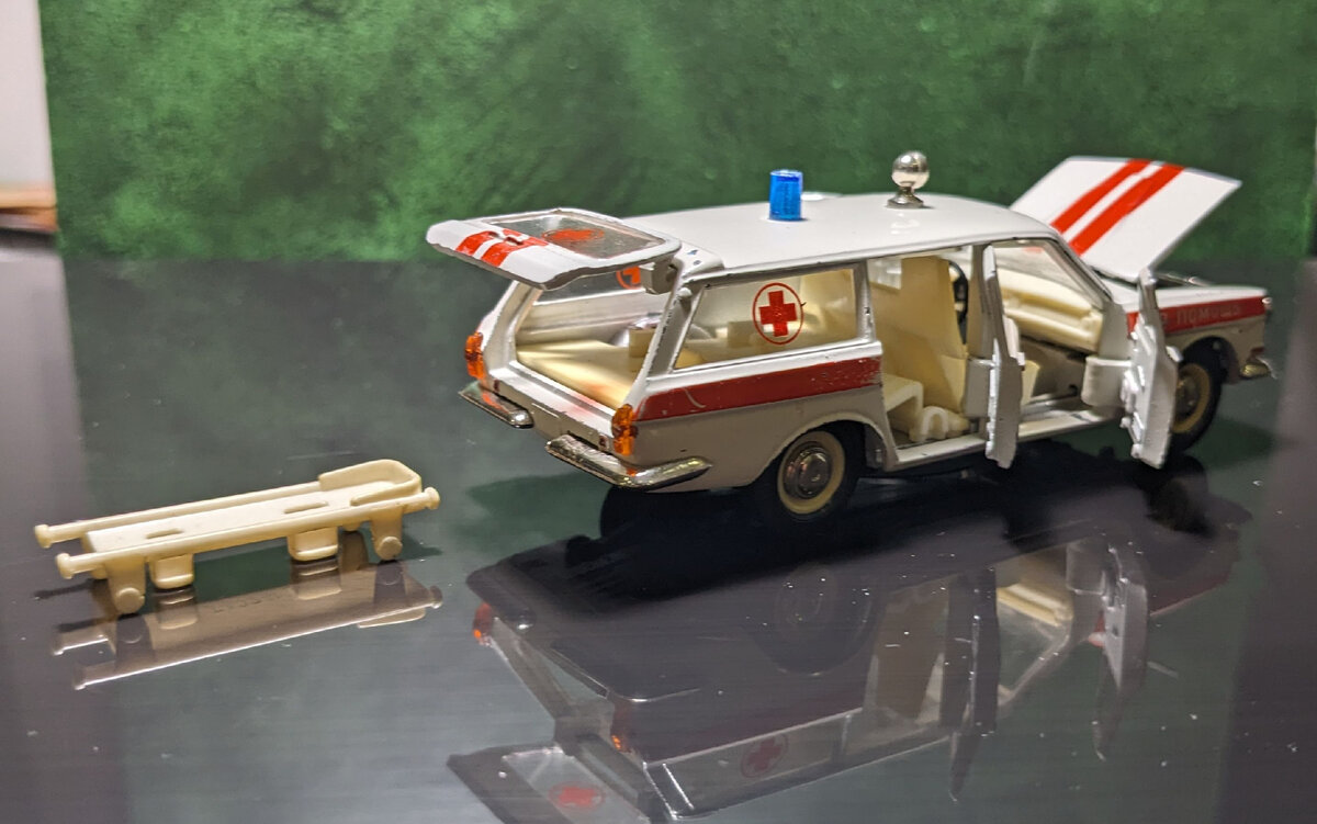 Носилки тоже вынимаются (и теряются) 