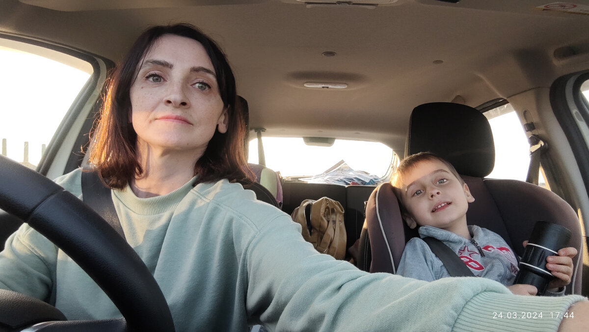 Я и Женя. Всегда сидит рядом. 