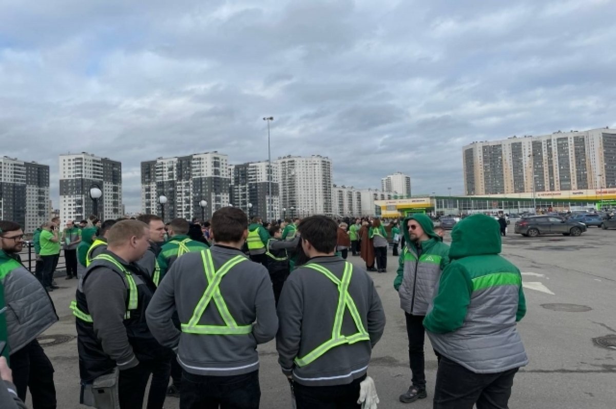    Виновником переполоха в петербургском «Лондон Молле» стал студент