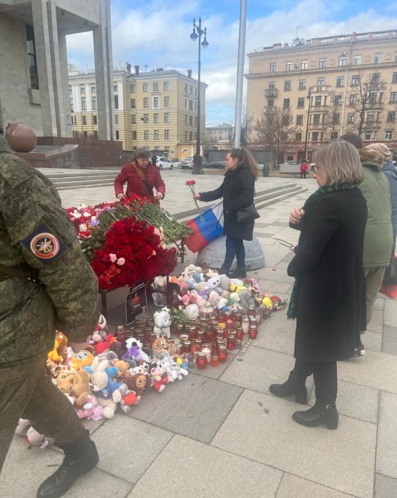 24 марта в России – общенациональный день траура по жертвам теракта в «Крокус Сити Холле» в Подмосковье.-2