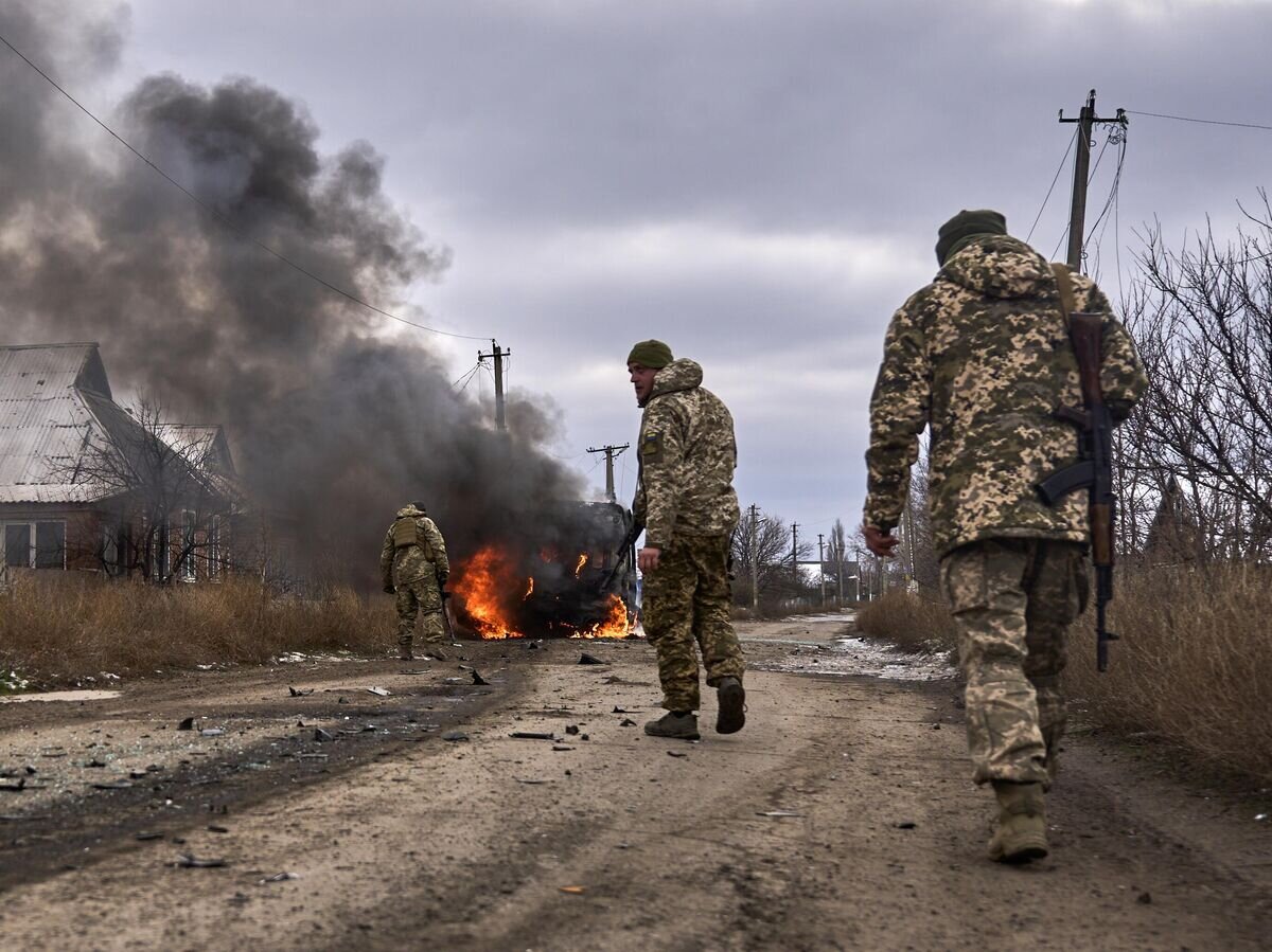    Украинские военнослужащие© AP Photo / Shandyba Mykyta