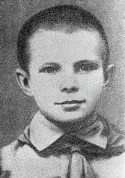 Юрий Гагарин в детстве.