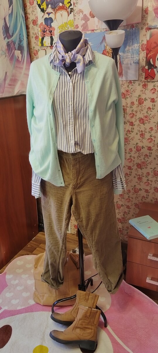Добавила мятный кардиган. Акрил. Купила из-за цвета. Тактильно приятен. Сапожки"walky" натуральная кожа. Сумка тоже кожа.