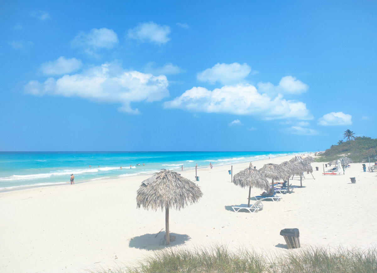 Куба, Варадеро - потрясающая лазурная вода океана и белый песок с затмевают все возможные неудобства