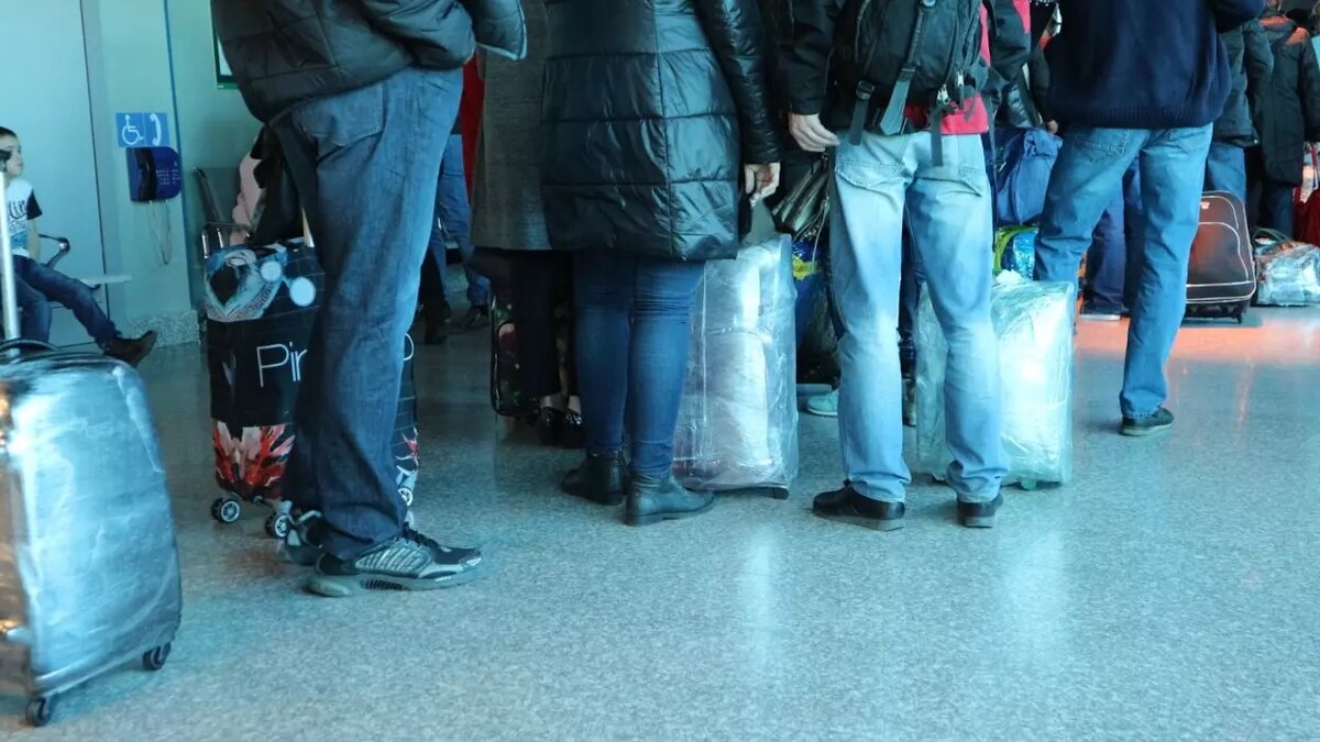    Летающие из Бугульмы вахтовики пожаловались на безопасность в местном аэропорту. Они боятся за возможные трагедии из-за несоблюдения требований. С таким запросом к Inkazan обратился читатель, пожелавший остаться анонимным.