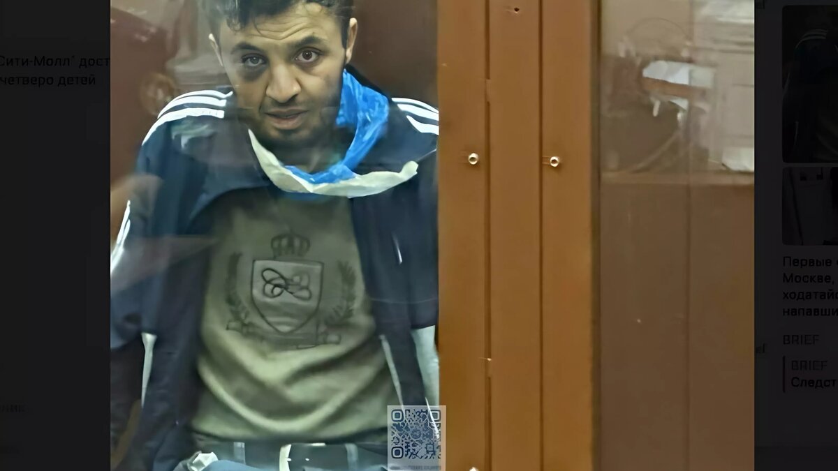     Обвиняемых в нападении на «Крокус-Сити-Молл» доставили в здание Басманного суда. Гражданин Таджикистана, от которого его посольство отказалось, женат, у него четверо детей