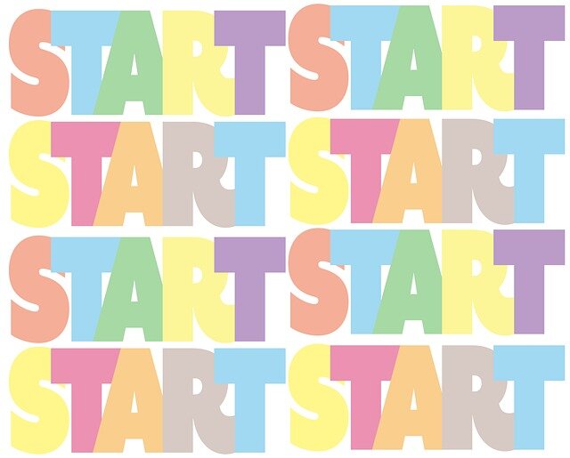 Когда вы начинаете учиться петь, возникает проблема - петь очень хочется, но техники еще нет, и спеть вы почти ничего не можете. А то, что можете - совсем примитивное или некрасивое. 
В этой статье я рассказываю о том, как правильно выбирать песни в начале обучения.
Внизу статьи вы найдете список несложных и симпатичных русских песен для начинающих вокалистов.