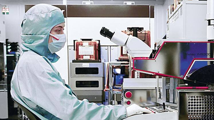    АНТОН НОВОДЕРЕЖКИН/ТАСС «Микрон» выпускает крупные, но полезные чипы