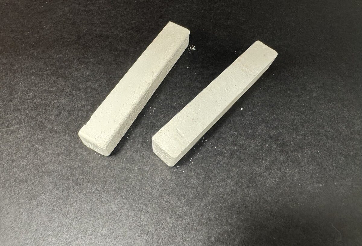 Мел — это тоже кальций, но есть его не стоит, хотя при железодефиците иногда хочется