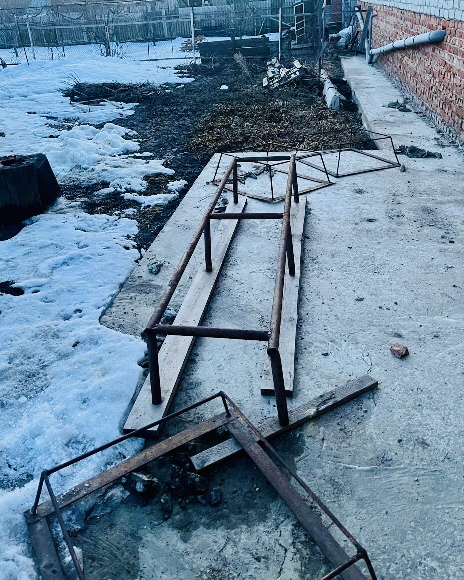 Расставил подставки под улья перед выносом