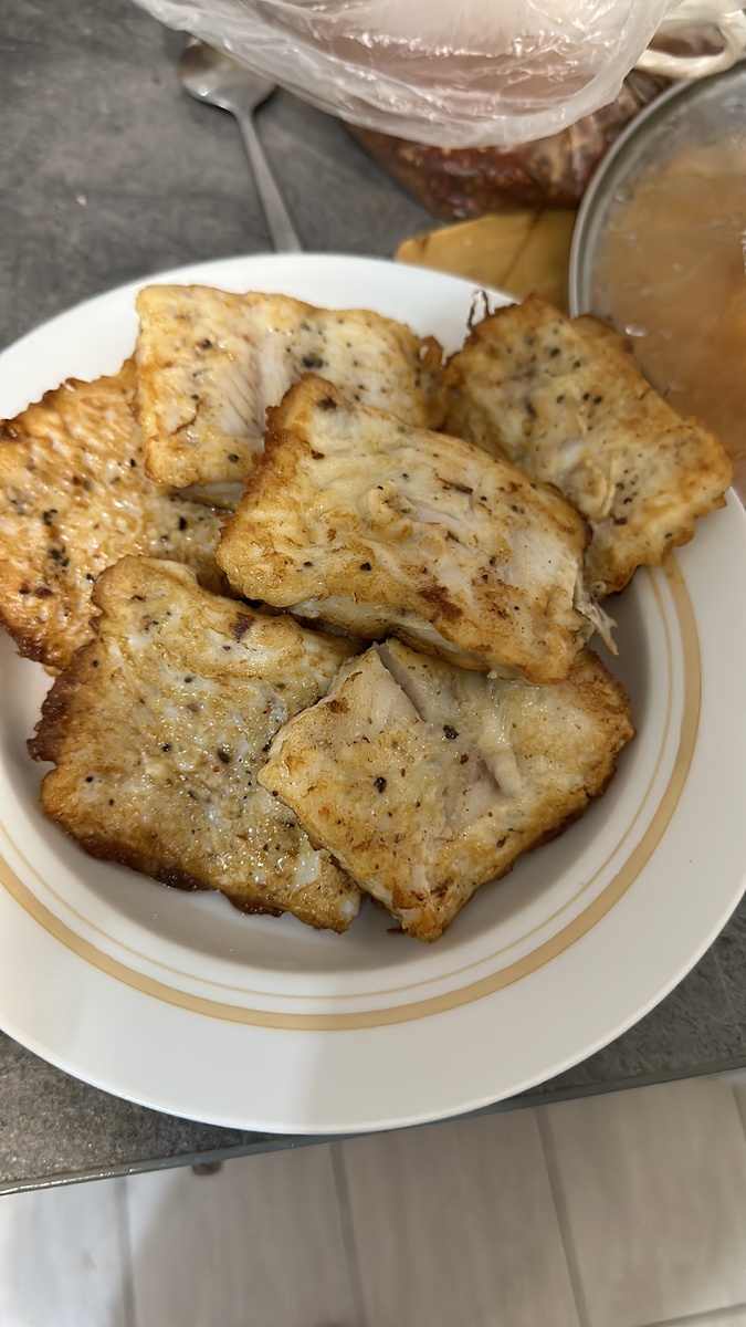 Филе минтая, не дорогая полезная рыба, очень удобно ее готовить, быстро.