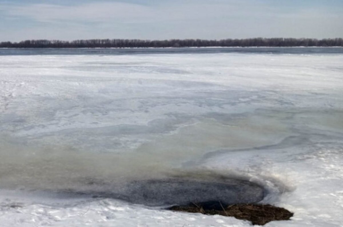    В Самаре спасли провалившуюся в промоину на Волге 15-летнюю девушку