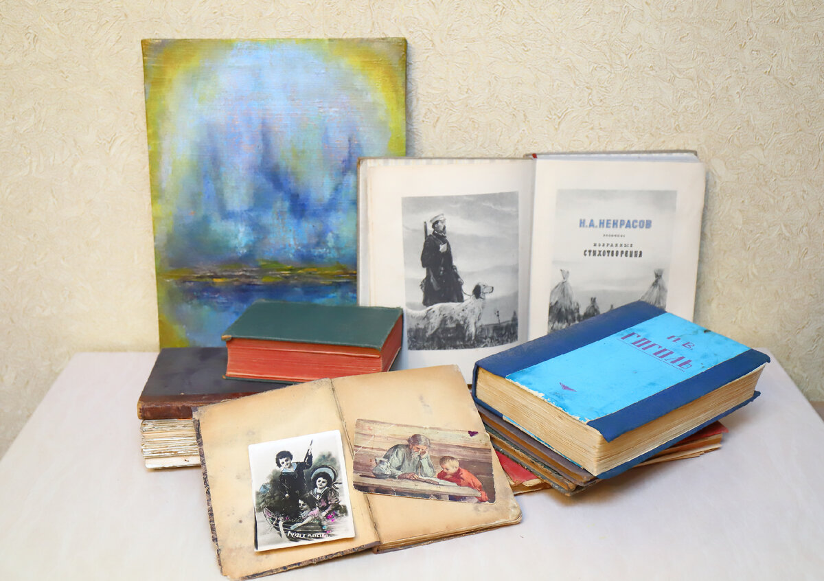 В СССР книги передавались от одного поколения другому, их дарили по разным поводам - награждали за успехи в учебе или за ударный труд на производстве, дарили на дни рождения и на праздники, часто делали дарственные надписи.