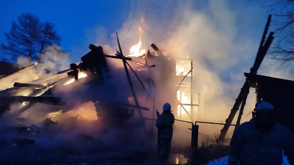 Крупный пожар уничтожил жилой дом в Прионежье | Столица на Онего - новости  Петрозаводска и Карелии | Дзен