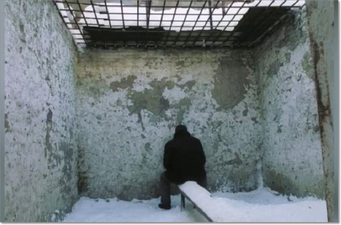 Интерьеры "Черного дельфина". То, что можно показать широкой публике, остальное не для посторонних глаз