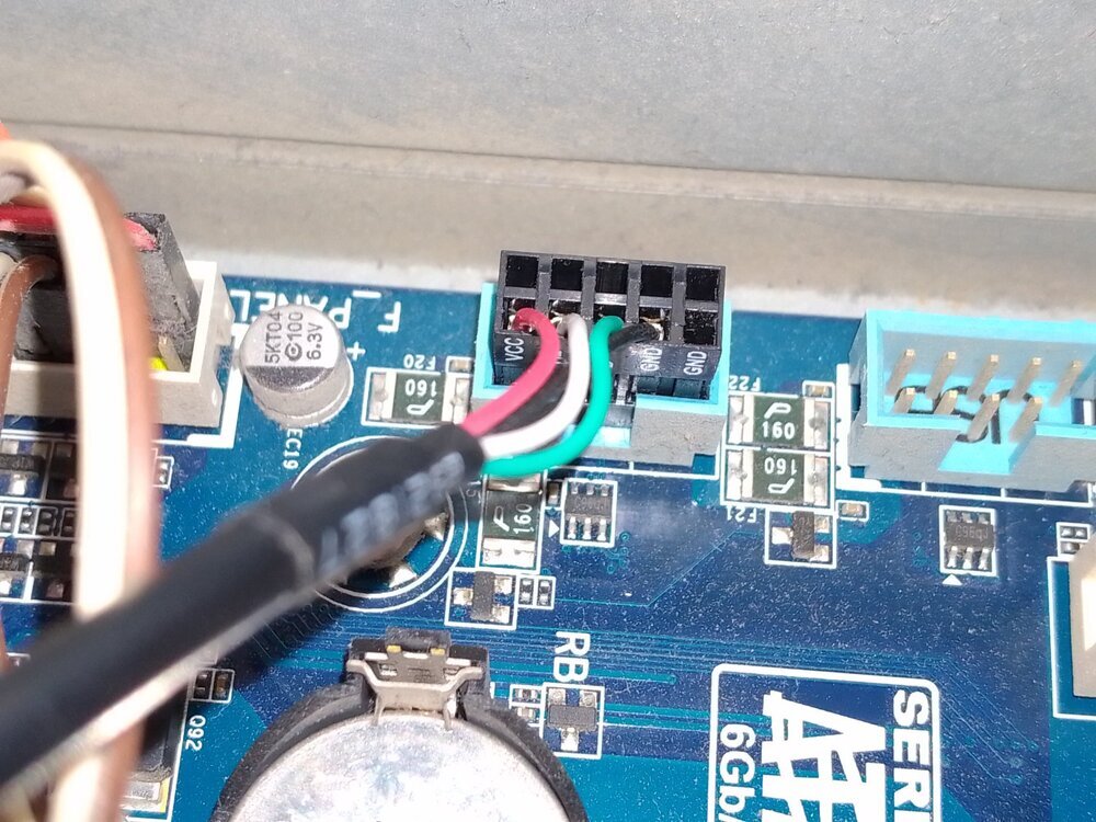 Подключение разъема к USB на материнской плате.