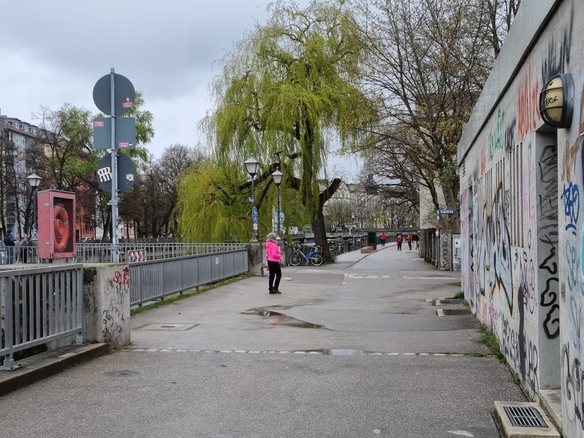 Идем через Изар в Английский сад. Мюнхен