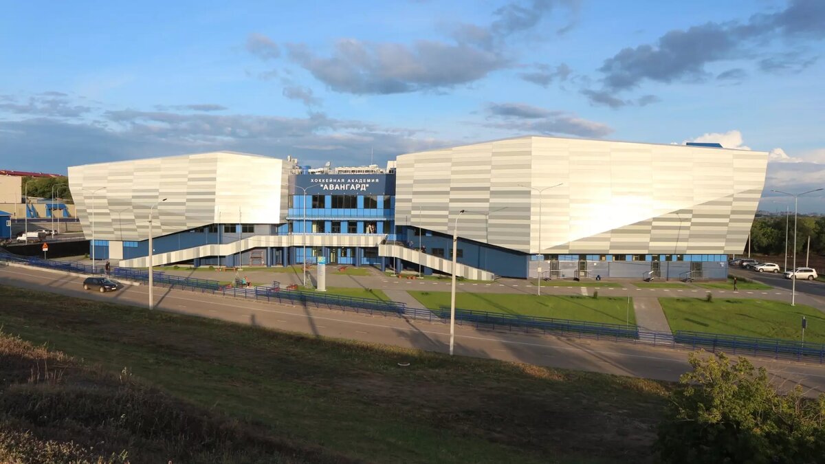     В марте руководство хоккейной академии «Авангард» озвучило родителям юных хоккеистов неприятную новость: сезон станет последним для команд вторых составов 2008, 2009 и 2010 годов. Обосновали такое решение недостатком ресурсом и желанием сосредоточиться на воспитании младших возрастов.