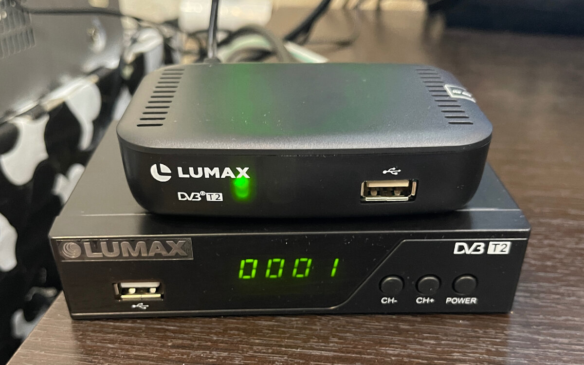На третьем то на третьем, но с небольшими оговорками. Похоже, Lumax-DV3205 и Lumax-DV1124 произведены на разных заводах в Китае, иначе чем объяснить мелкие отличия пультов дистанционного управления.-4