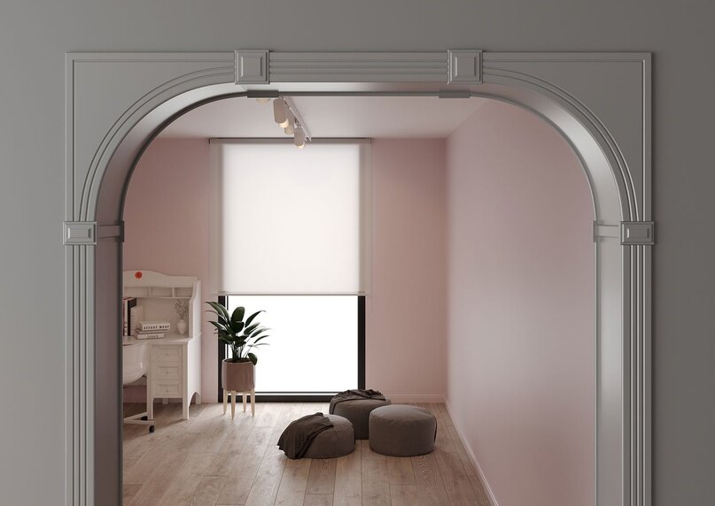 Арка подчеркивает разделение пространства и не препятствует проходу между двумя смежными помещениями