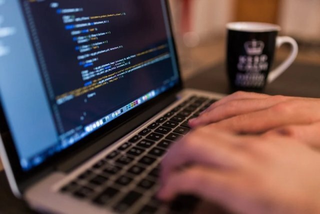    Как обезопасить ребенка от вербовки в соцсетях?