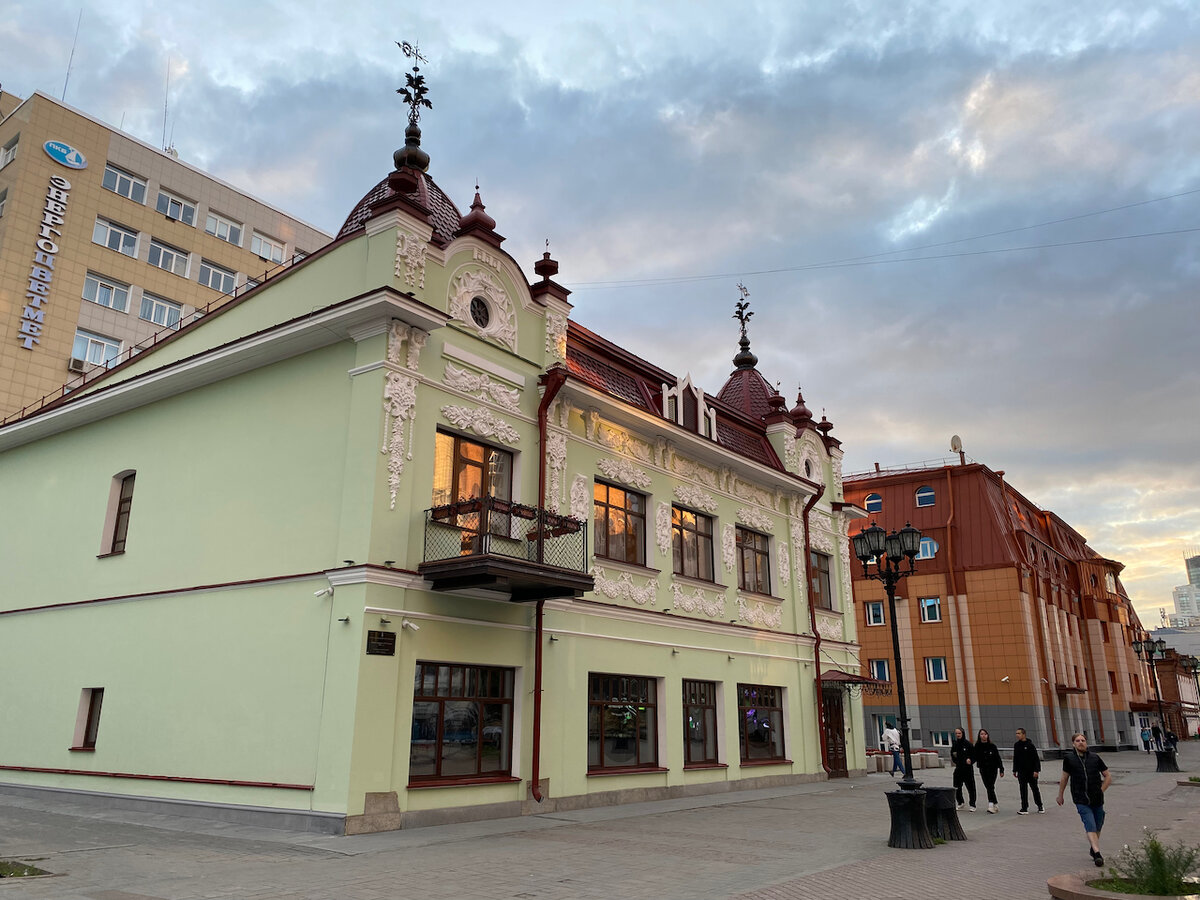 Екатеринбург. Арбат, жми на кнопку, Джексон с Букиным, друзья, босые и жди  удачи | СветЛость | Дзен