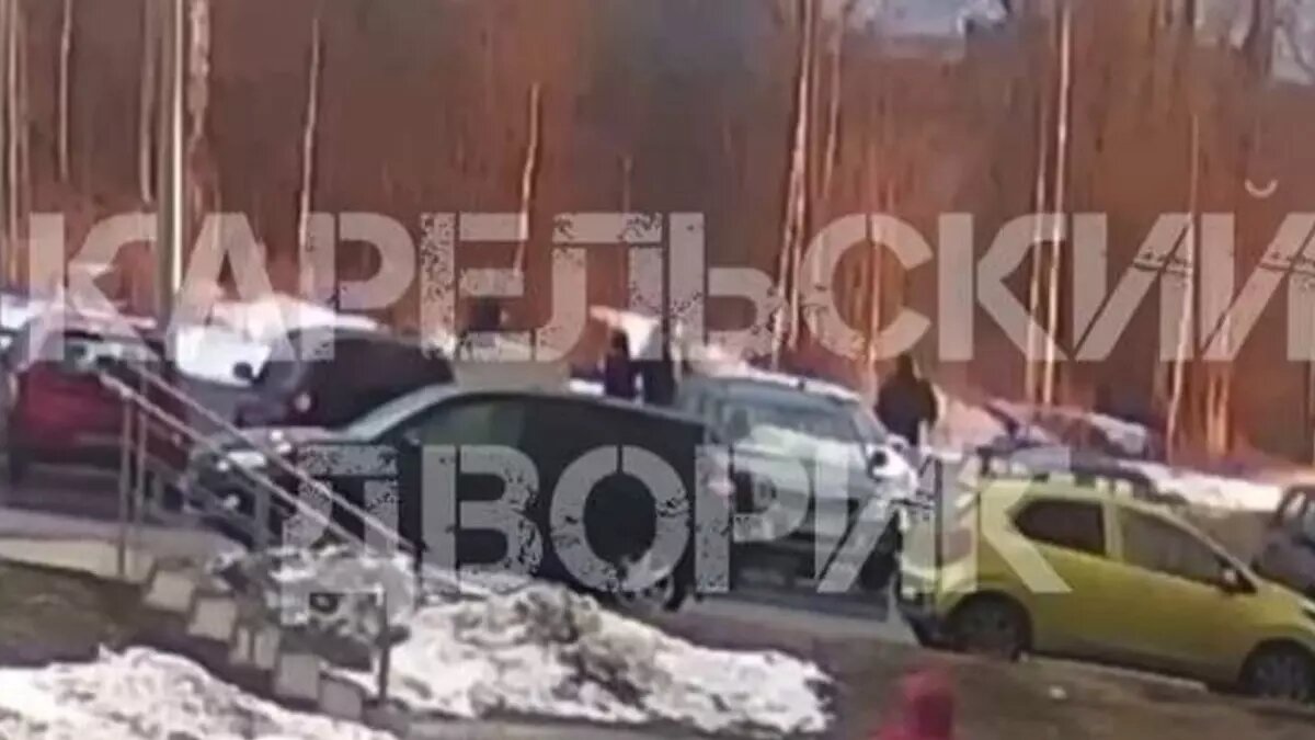     Компания неизвестных взорвала устройство возле ЖК и скрылась: подробности с видео появились на местном Telegram-канале.