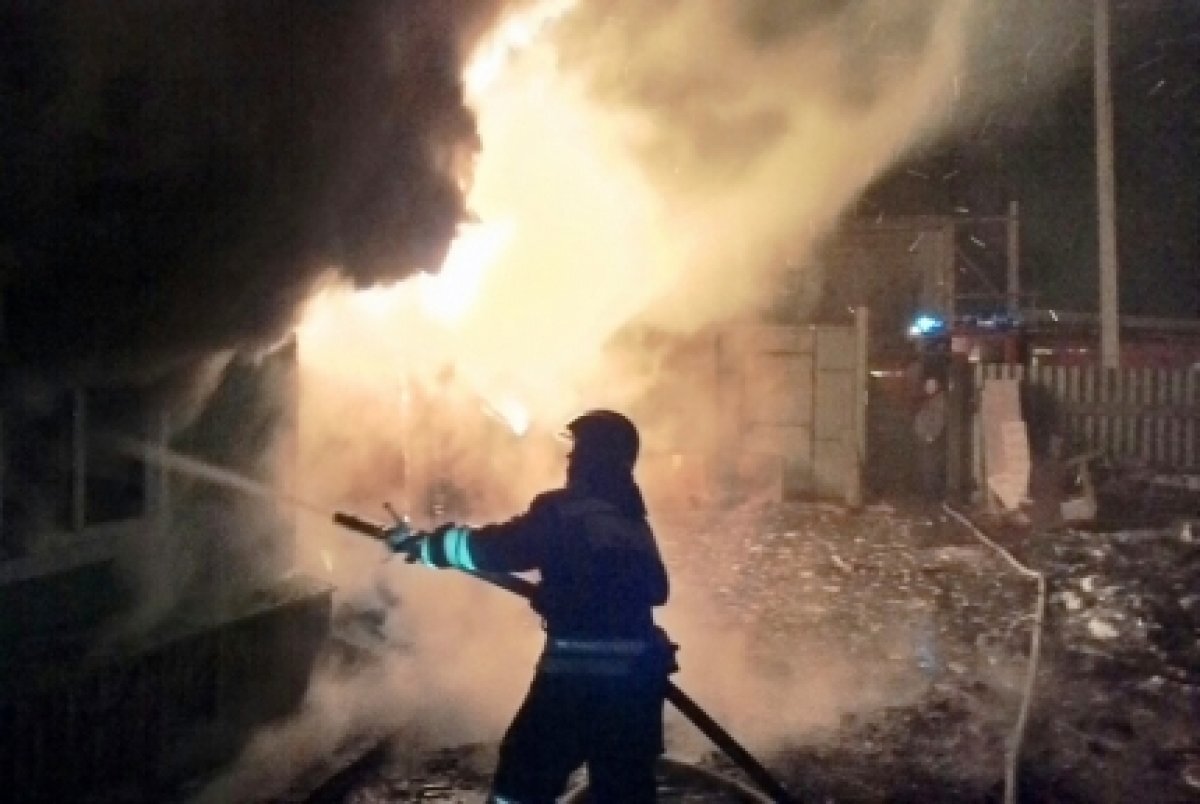    В Сурском районе при пожаре в деревянном доме погиб мужчина